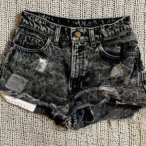Vintage Levi’s High-waisted jean shorts